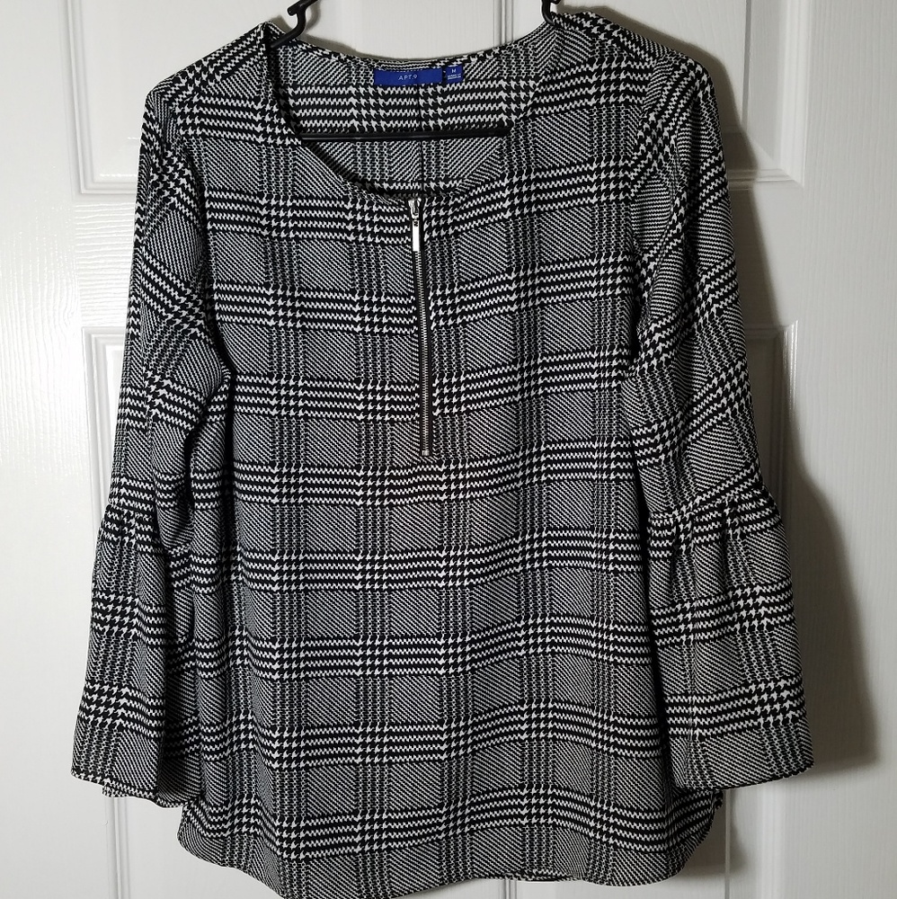 Apt.9 checked blouse, w/ bell sleeves, Medium